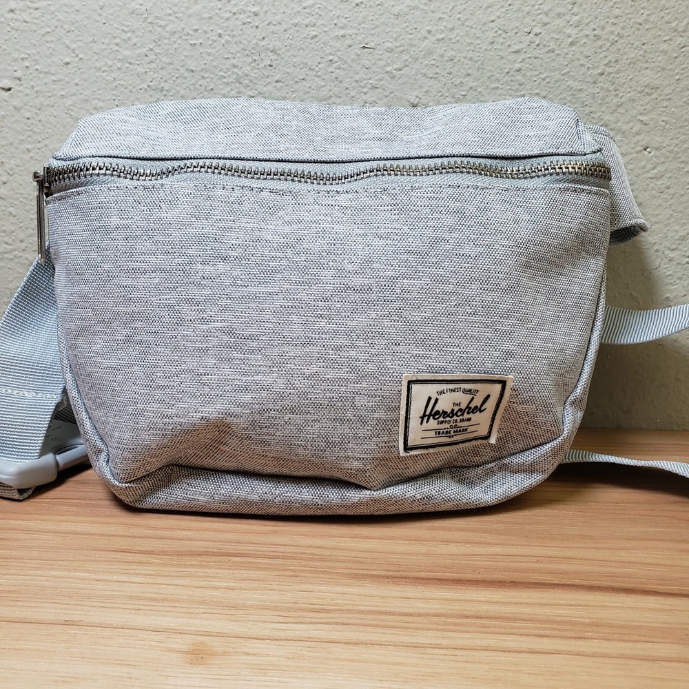 Herschel Light Gray Crossbody Purse Bag Casual Minimalist Everyday Simple Purse